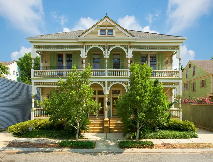 New Orleans wedding venue, French Quarter Wedding Venue, Wedding venue, Esplanade, elope, New Orleans elopement, honeymoon, bride, groom, couple, all inclusive wedding venue, wedding venue hotel, wedd